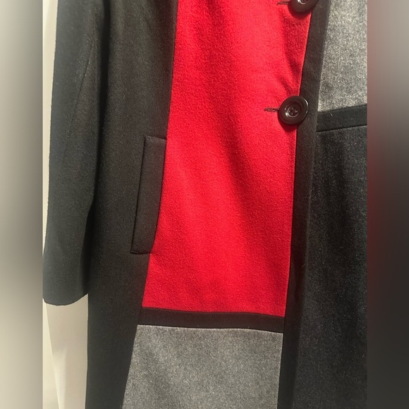 Novelties by AGJ size 16 Black , Grey and Red Colorblock Coat - Picture 2 of 8
